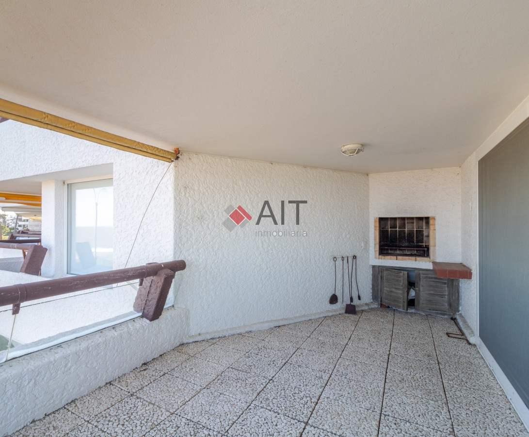 Apartamento ID.17318 - Espectacular vista franca al mar con parrillero y estufa a leña Playa Mansa Punta del Este