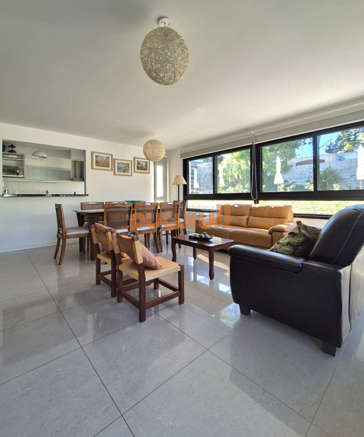 Apartamento ID.2763 - Oportunidad Planta moderna de categroría en excelente ubicación Playa Mansa