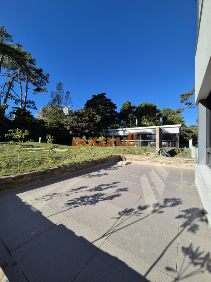 Apartamento ID.2763 - Oportunidad Planta moderna de categroría en excelente ubicación Playa Mansa