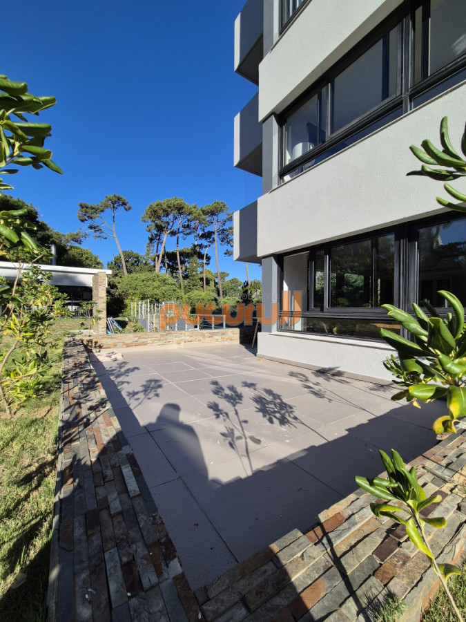 Apartamento ID.2763 - Oportunidad Planta moderna de categroría en excelente ubicación Playa Mansa