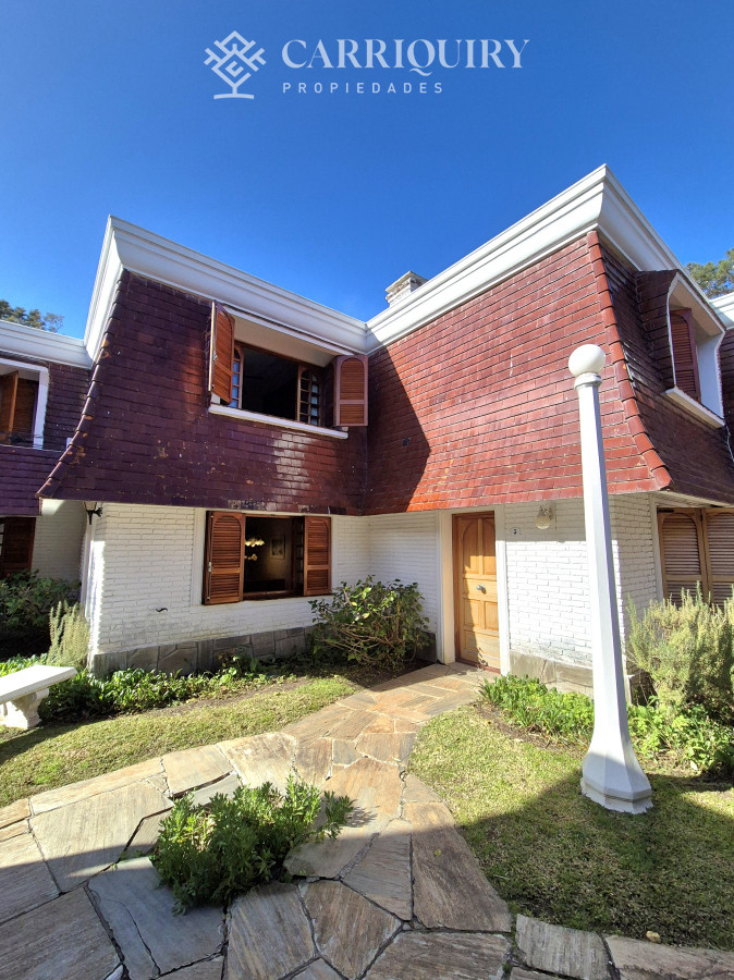 Apartamento ID.7728 - Oportunidad venta casa 2 dormitorios Playa Mansa cochera y parrillero