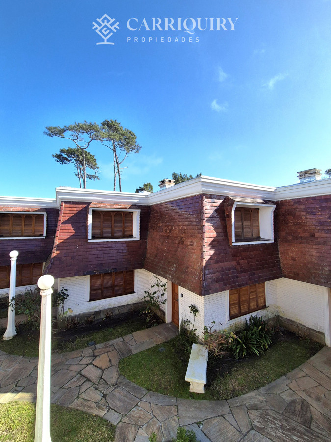 Apartamento ID.7728 - Oportunidad venta casa 2 dormitorios Playa Mansa cochera y parrillero