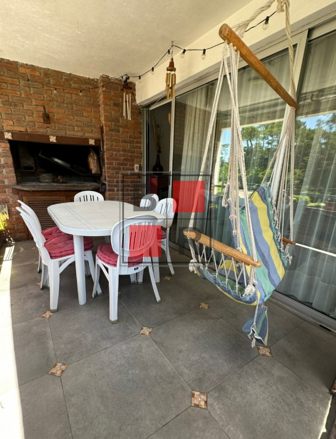 Apartamento ID.908 - Apartamento 2 dormitorios Playa Mansa con parrillero, estufa y garage