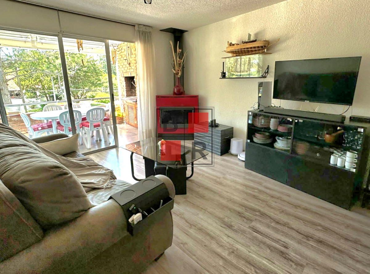 Apartamento ID.908 - Apartamento 2 dormitorios Playa Mansa con parrillero, estufa y garage