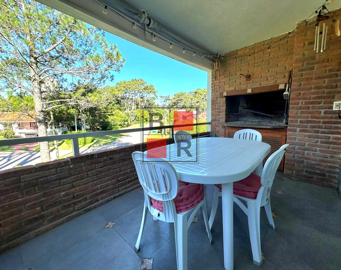 Apartamento ID.908 - Apartamento 2 dormitorios Playa Mansa con parrillero, estufa y garage