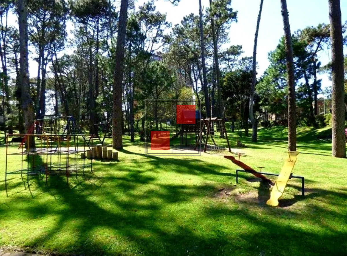 Apartamento ID.908 - Apartamento 2 dormitorios Playa Mansa con parrillero, estufa y garage