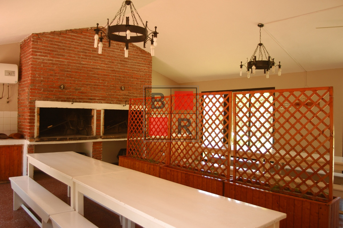 Apartamento ID.908 - Apartamento 2 dormitorios Playa Mansa con parrillero, estufa y garage