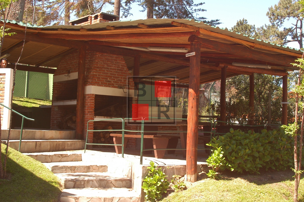 Apartamento ID.908 - Apartamento 2 dormitorios Playa Mansa con parrillero, estufa y garage