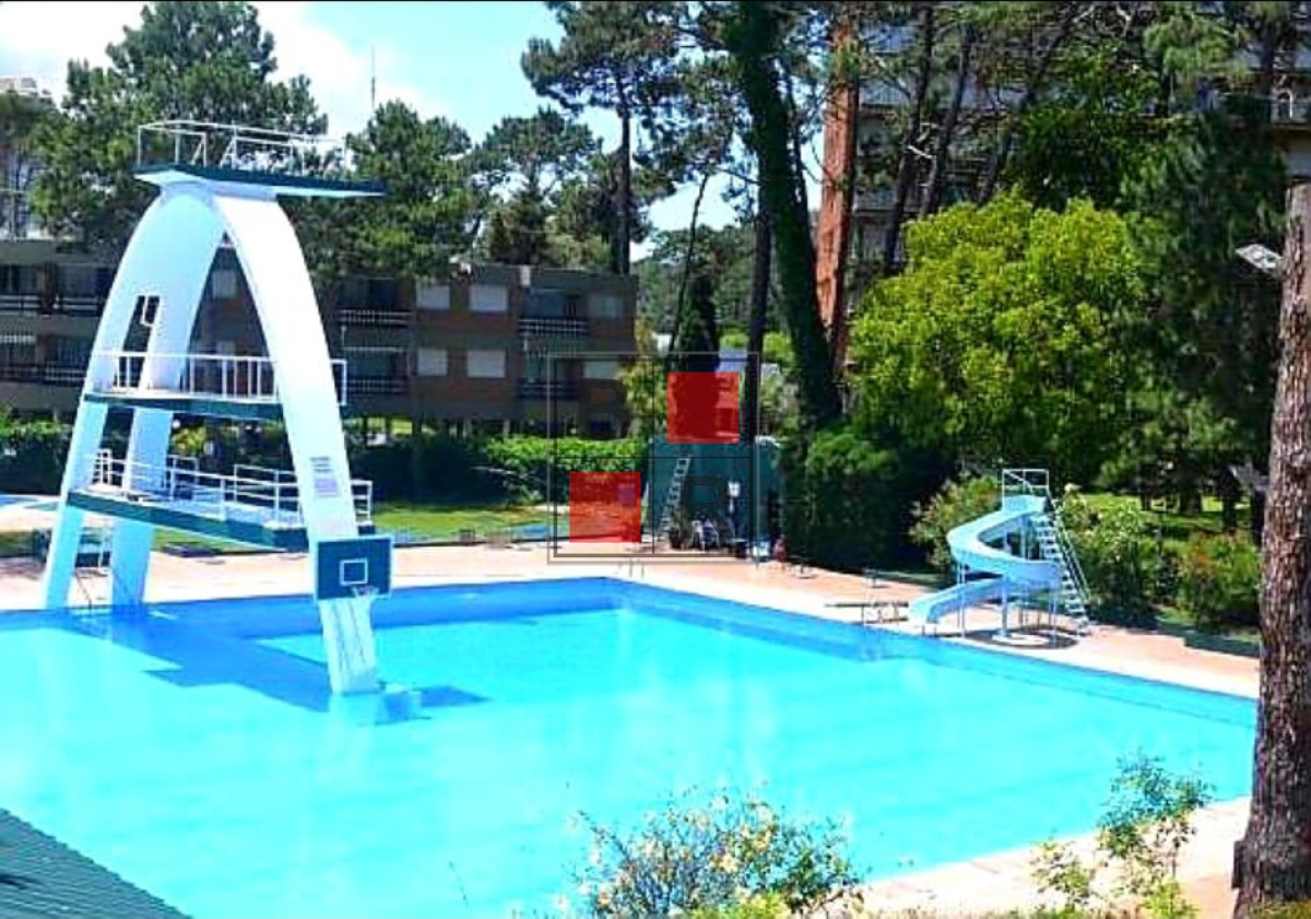 Apartamento ID.908 - Apartamento 2 dormitorios Playa Mansa con parrillero, estufa y garage