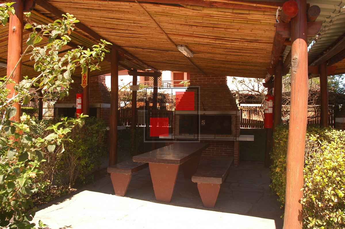 Apartamento ID.908 - Apartamento 2 dormitorios Playa Mansa con parrillero, estufa y garage