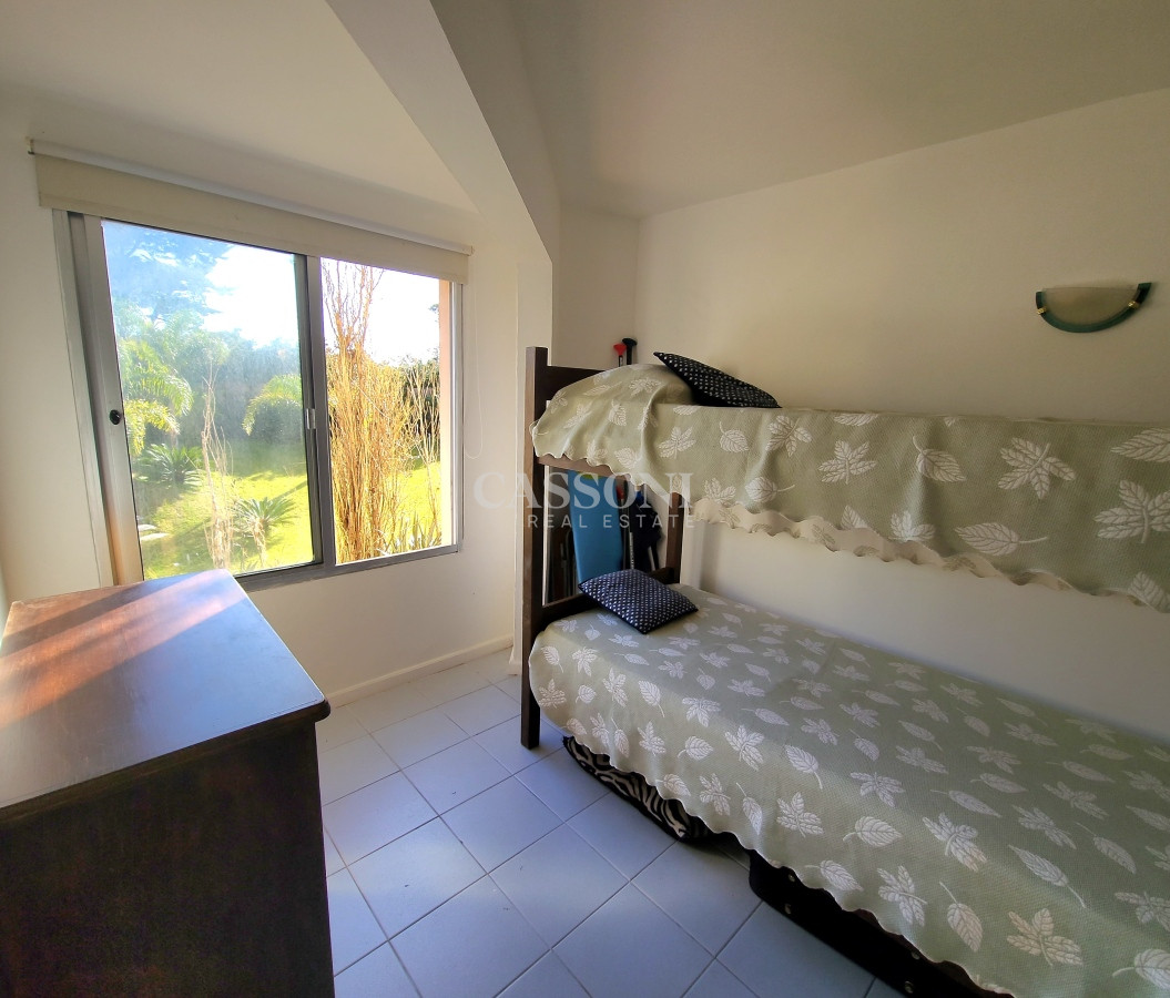 Apartamento ID.2810 - Apartamento 3 dormitorios primera linea frente al mar Playa Mansa Pinares con piscina y cochera
