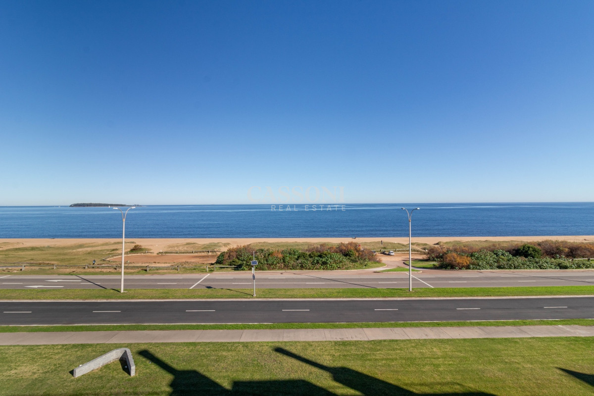Apartamento ID.2269 - Espectacular Penthouse primera linea frente al mar Playa Mansa Pinares Punta del Este