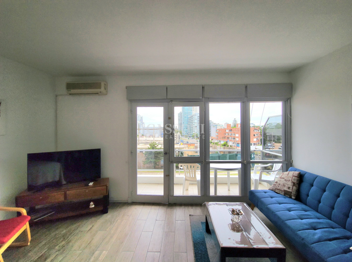 Apartamento ID.4705 - Loft 100% reciclado con vista al mar en Playa Mansa muy próximo al mar