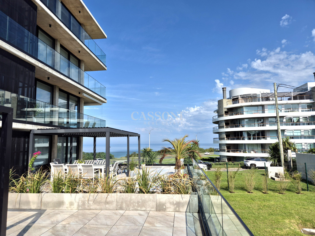 Apartamento ID.4168 - Apartamento de 2 dormitorios con parrillero a estrenar primera linea Playa Mansa, Punta del Este 
