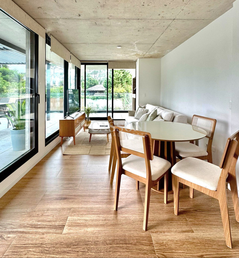 Apartamento ID.4168 - Apartamento de 2 dormitorios con parrillero a estrenar primera linea Playa Mansa, Punta del Este 