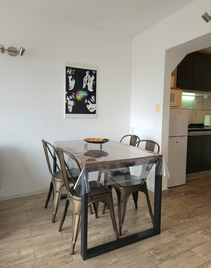 Apartamento ID.4705 - Loft 100% reciclado con vista al mar en Playa Mansa muy próximo al mar