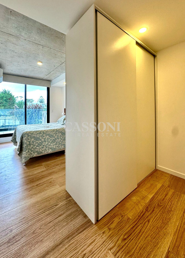 Apartamento ID.4168 - Apartamento de 2 dormitorios con parrillero a estrenar primera linea Playa Mansa, Punta del Este 