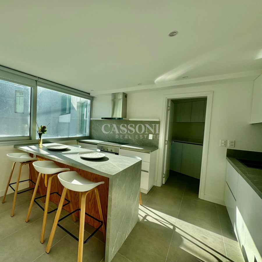 Apartamento ID.2270 - VENTA: APARTAMENTO PENTHOUSE 3 DORMITORIOS + SERVICIO PLAYA MANSA 
