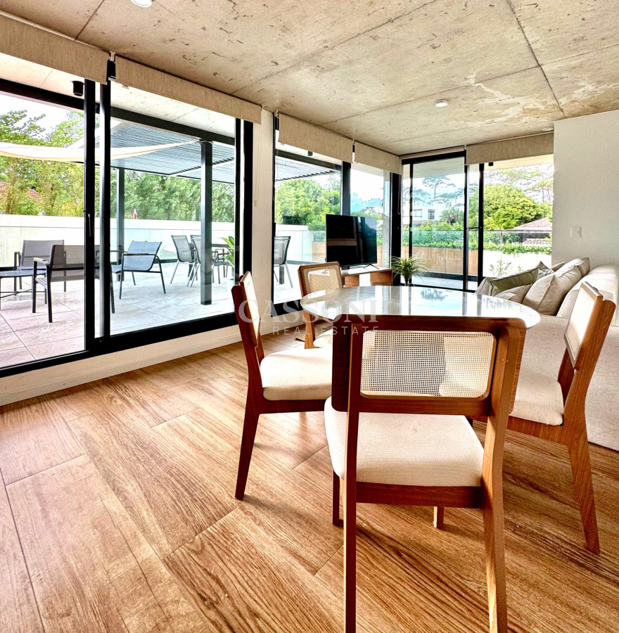 Apartamento ID.4168 - Apartamento de 2 dormitorios con parrillero a estrenar primera linea Playa Mansa, Punta del Este 