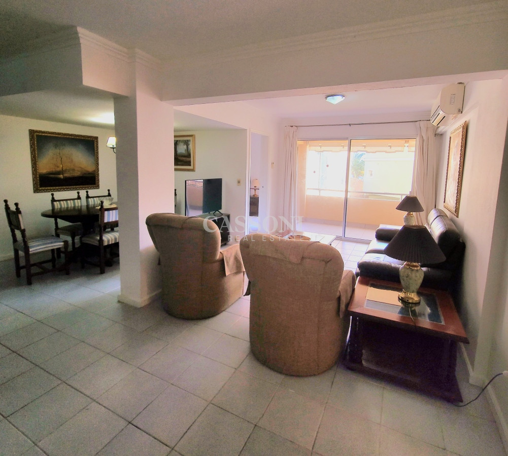 Apartamento ID.2810 - Apartamento 3 dormitorios primera linea frente al mar Playa Mansa Pinares con piscina y cochera