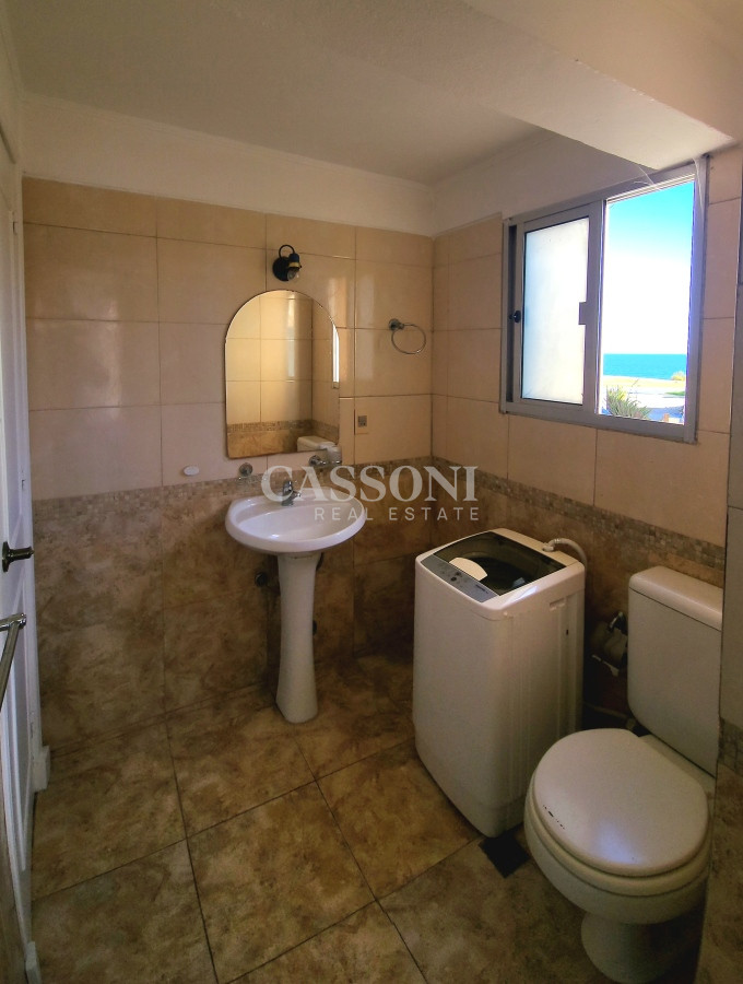 Apartamento ID.2810 - Apartamento 3 dormitorios primera linea frente al mar Playa Mansa Pinares con piscina y cochera