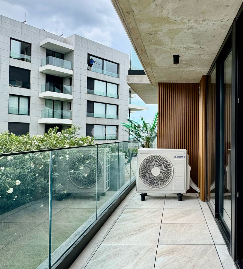 Apartamento ID.4168 - Apartamento de 2 dormitorios con parrillero a estrenar primera linea Playa Mansa, Punta del Este 