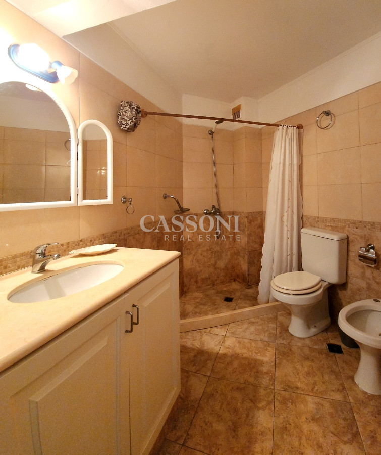 Apartamento ID.2810 - Apartamento 3 dormitorios primera linea frente al mar Playa Mansa Pinares con piscina y cochera