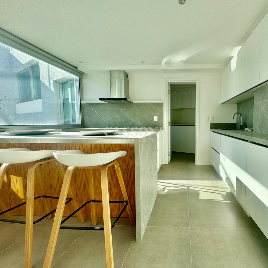 Apartamento ID.2270 - VENTA: APARTAMENTO PENTHOUSE 3 DORMITORIOS + SERVICIO PLAYA MANSA 