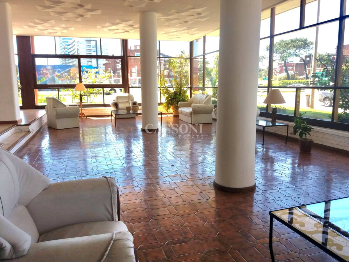 Apartamento ID.4705 - Loft 100% reciclado con vista al mar en Playa Mansa muy próximo al mar