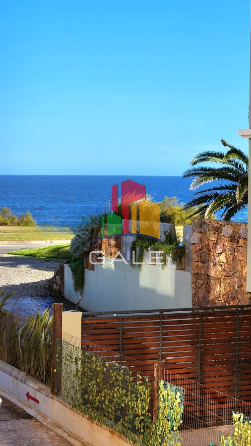 Apartamento ID.2863 - Apartamento 3 dormitorios primera linea frente al mar Playa Mansa Pinares con piscina y cochera