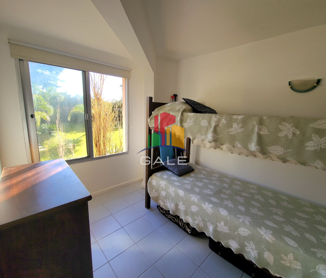 Apartamento ID.2863 - Apartamento 3 dormitorios primera linea frente al mar Playa Mansa Pinares con piscina y cochera