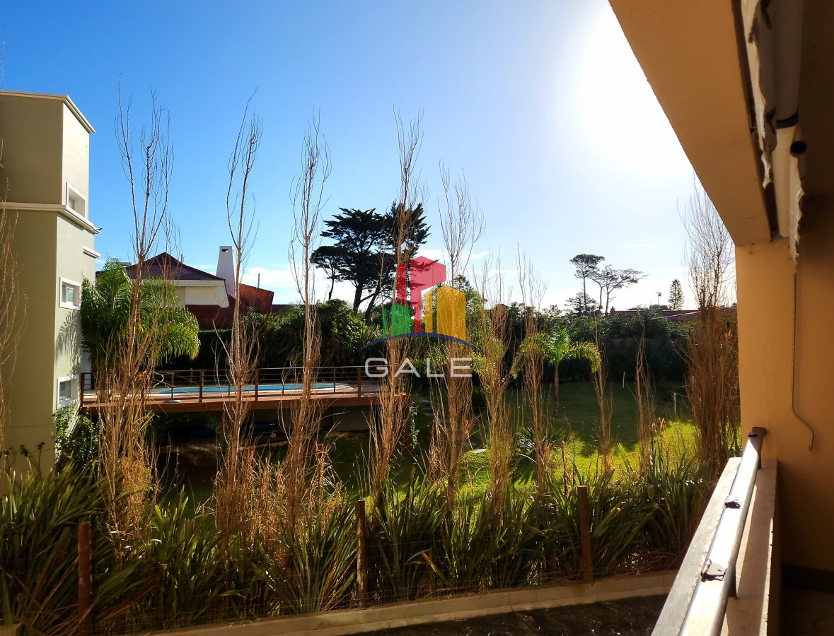 Apartamento ID.2863 - Apartamento 3 dormitorios primera linea frente al mar Playa Mansa Pinares con piscina y cochera