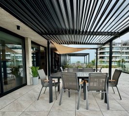 Apartamento de 2 dormitorios con parrillero a estrenar primera linea Playa Mansa, Punta del Este