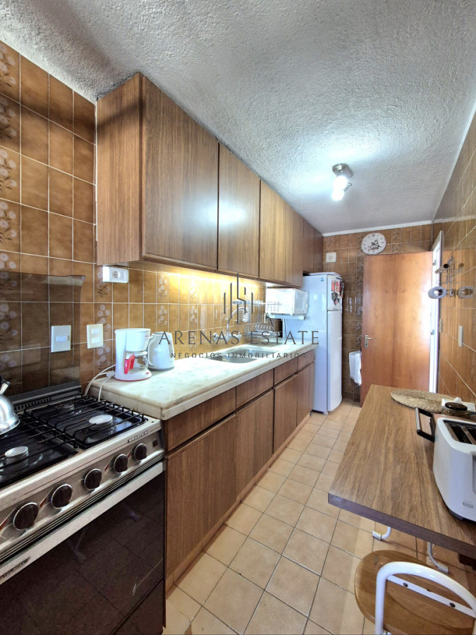 Apartamento ID.4494 - Oportunidad apartamento de 2 dormitorios y 2 baño reciclado en Península vista al mar con garage, Punta del Este