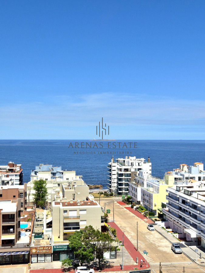 Apartamento ID.4494 - Oportunidad apartamento de 2 dormitorios y 2 baño reciclado en Península vista al mar con garage, Punta del Este
