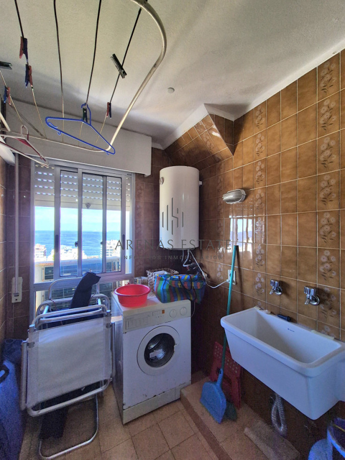 Apartamento ID.4494 - Oportunidad apartamento de 2 dormitorios y 2 baño reciclado en Península vista al mar con garage, Punta del Este