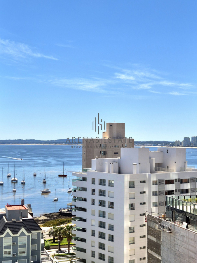 Apartamento ID.4494 - Oportunidad apartamento de 2 dormitorios y 2 baño reciclado en Península vista al mar con garage, Punta del Este