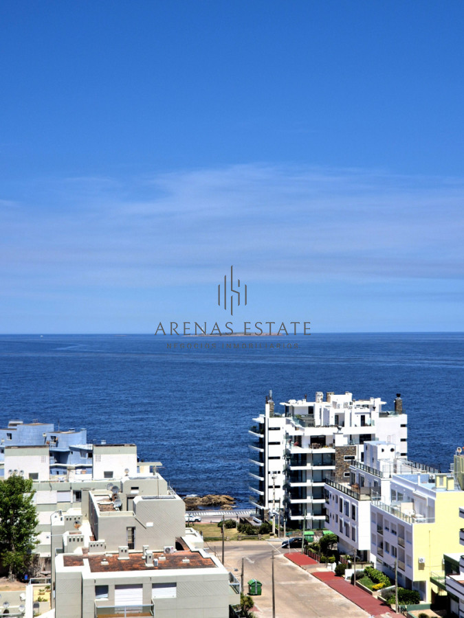 Apartamento ID.4494 - Oportunidad apartamento de 2 dormitorios y 2 baño reciclado en Península vista al mar con garage, Punta del Este