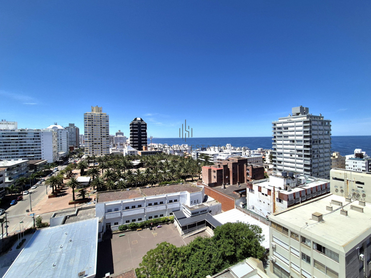 Apartamento ID.4494 - Oportunidad apartamento de 2 dormitorios y 2 baño reciclado en Península vista al mar con garage, Punta del Este