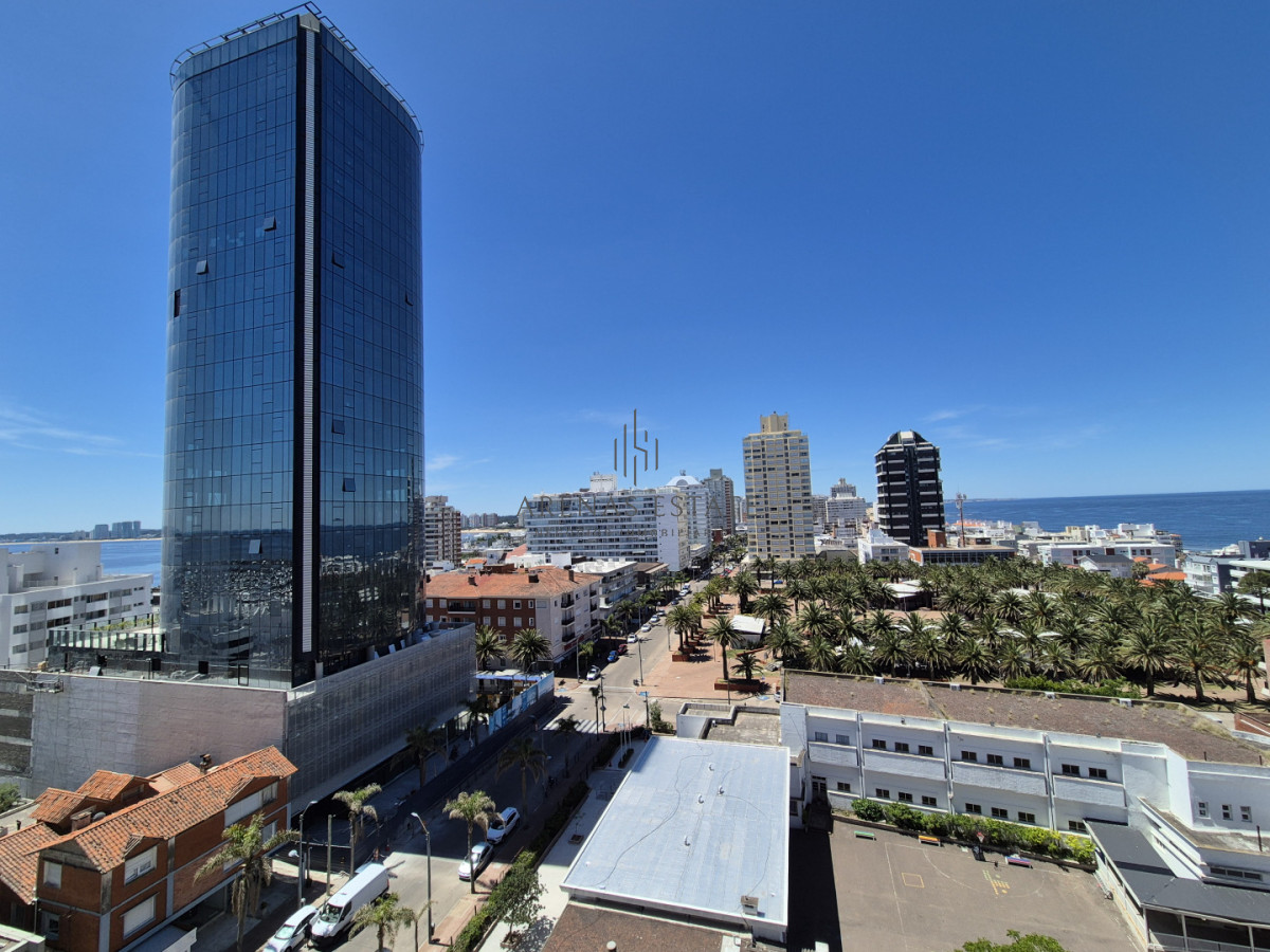Apartamento ID.4494 - Oportunidad apartamento de 2 dormitorios y 2 baño reciclado en Península vista al mar con garage, Punta del Este