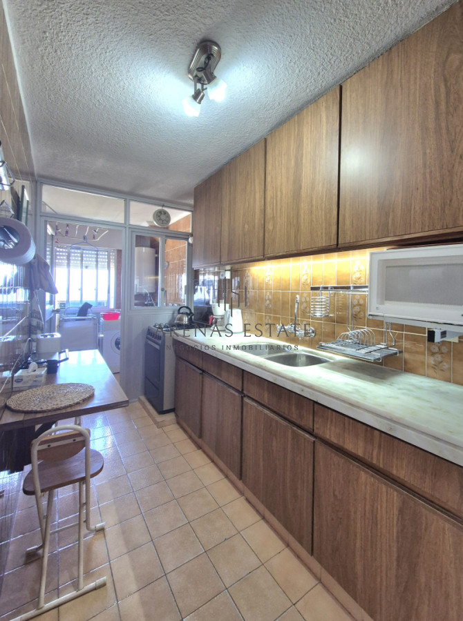 Apartamento ID.4494 - Oportunidad apartamento de 2 dormitorios y 2 baño reciclado en Península vista al mar con garage, Punta del Este