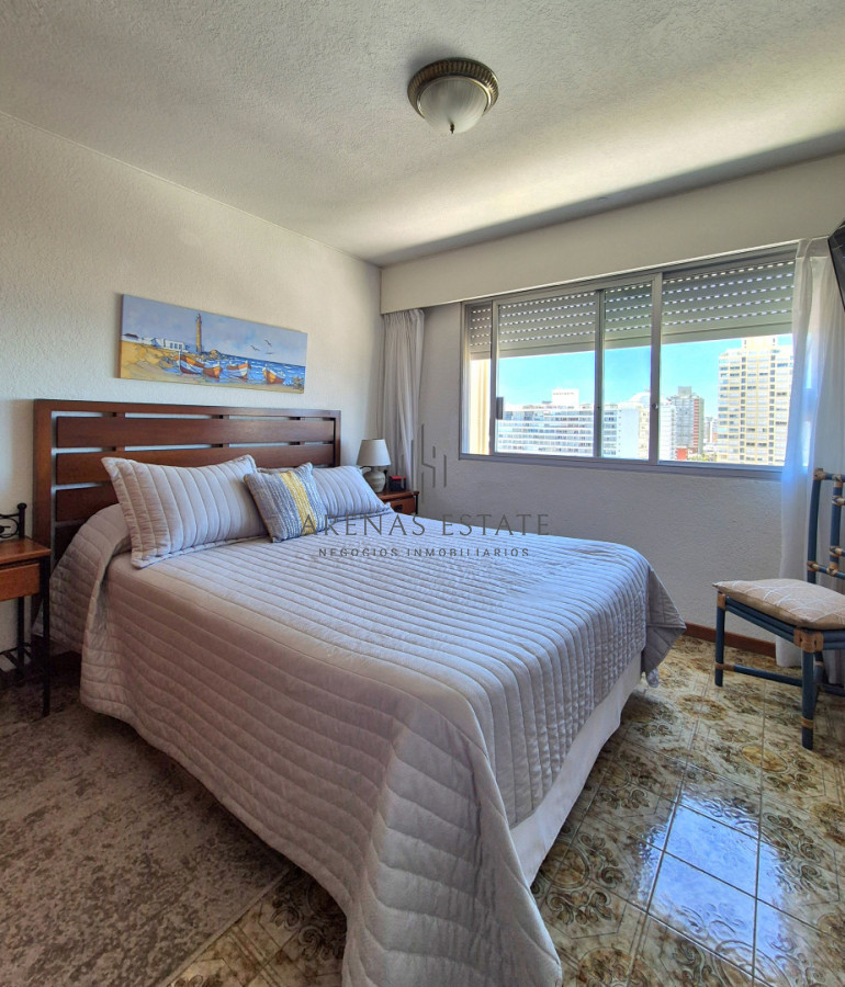 Apartamento ID.4494 - Oportunidad apartamento de 2 dormitorios y 2 baño reciclado en Península vista al mar con garage, Punta del Este