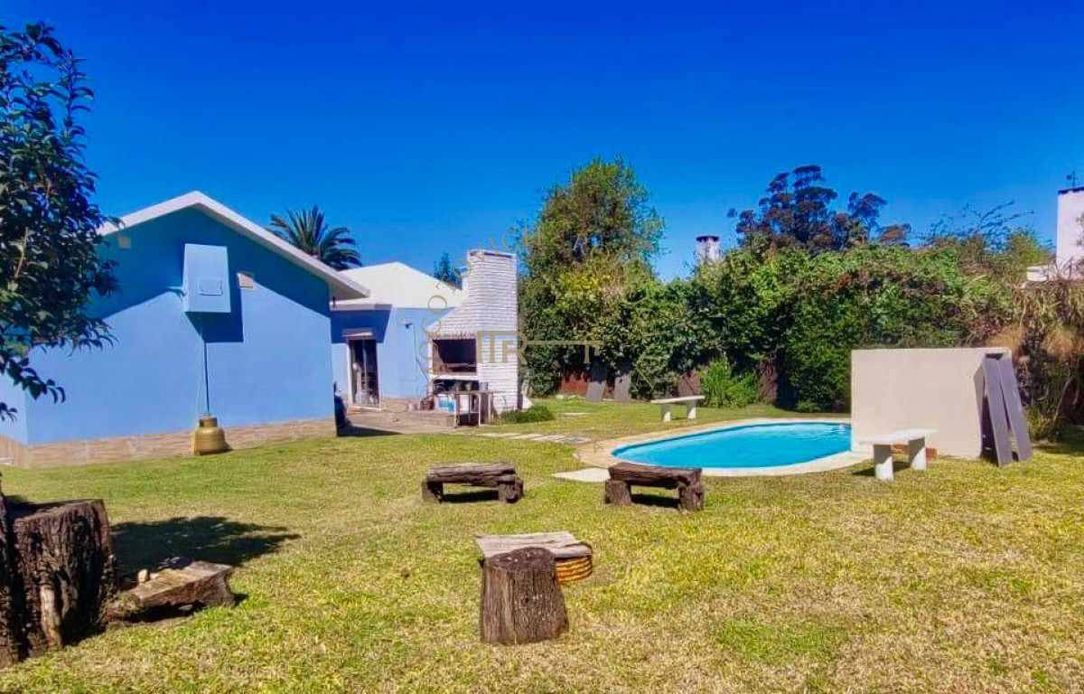Casa ID.3444 - Casa de 3 dormitorios con piscina en Playa Mansa Punta del Este 