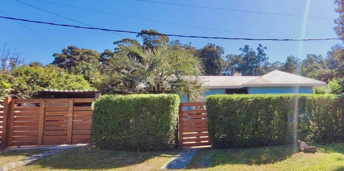 Casa ID.3444 - Casa de 3 dormitorios con piscina en Playa Mansa Punta del Este 