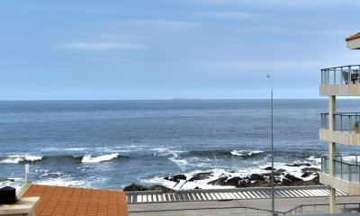 VENTA DE APARTAMENTO DE 3 DORMITORIOS CON VISTA AL MAR EN PENINSULA PUNTA DEL ESTE