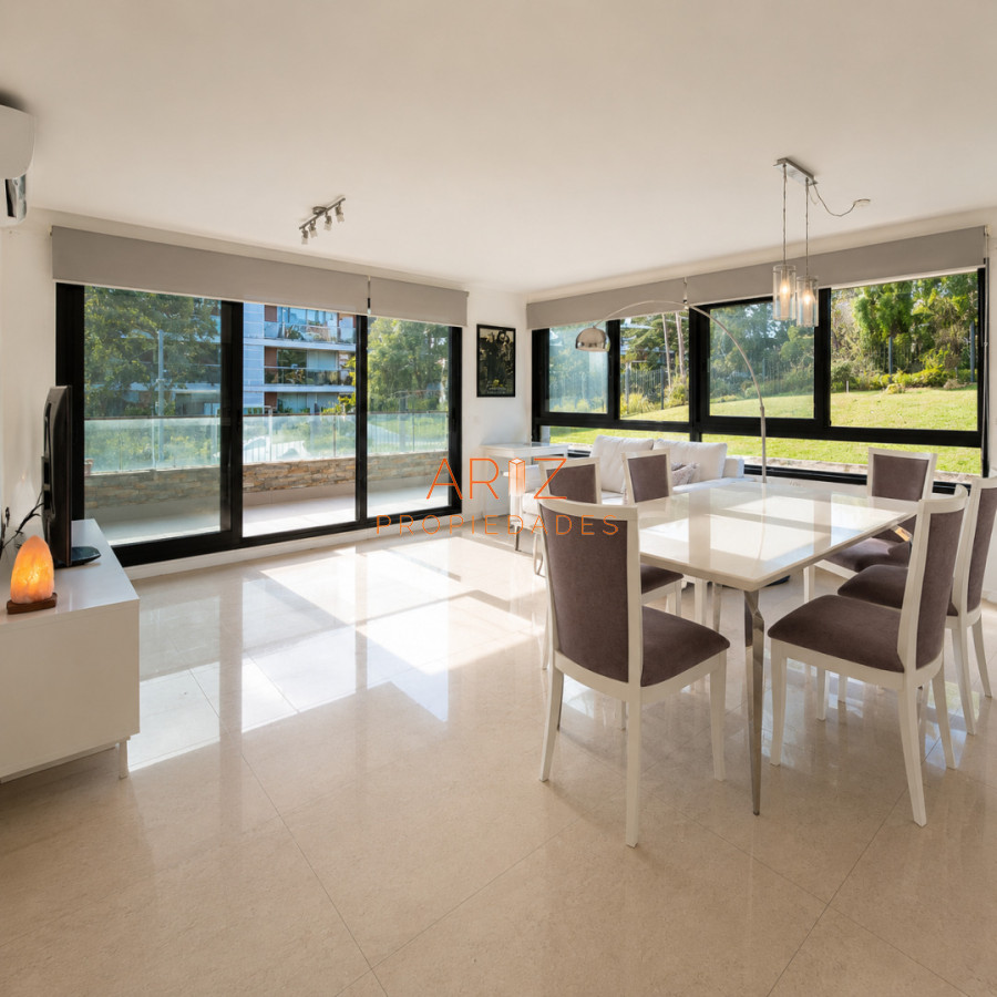 Apartamento ID.2372 - Oportunidad Apartamento 2 dormitorios moderno gran terraza cochera piscina Playa Mansa Punta del Este