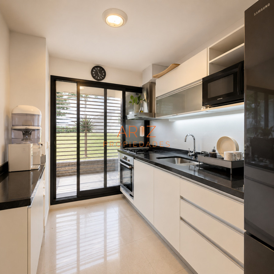 Apartamento ID.2372 - Oportunidad Apartamento 2 dormitorios moderno gran terraza cochera piscina Playa Mansa Punta del Este