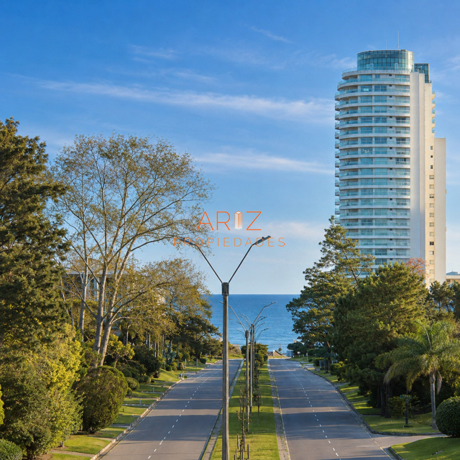 Apartamento ID.2372 - Oportunidad Apartamento 2 dormitorios moderno gran terraza cochera piscina Playa Mansa Punta del Este