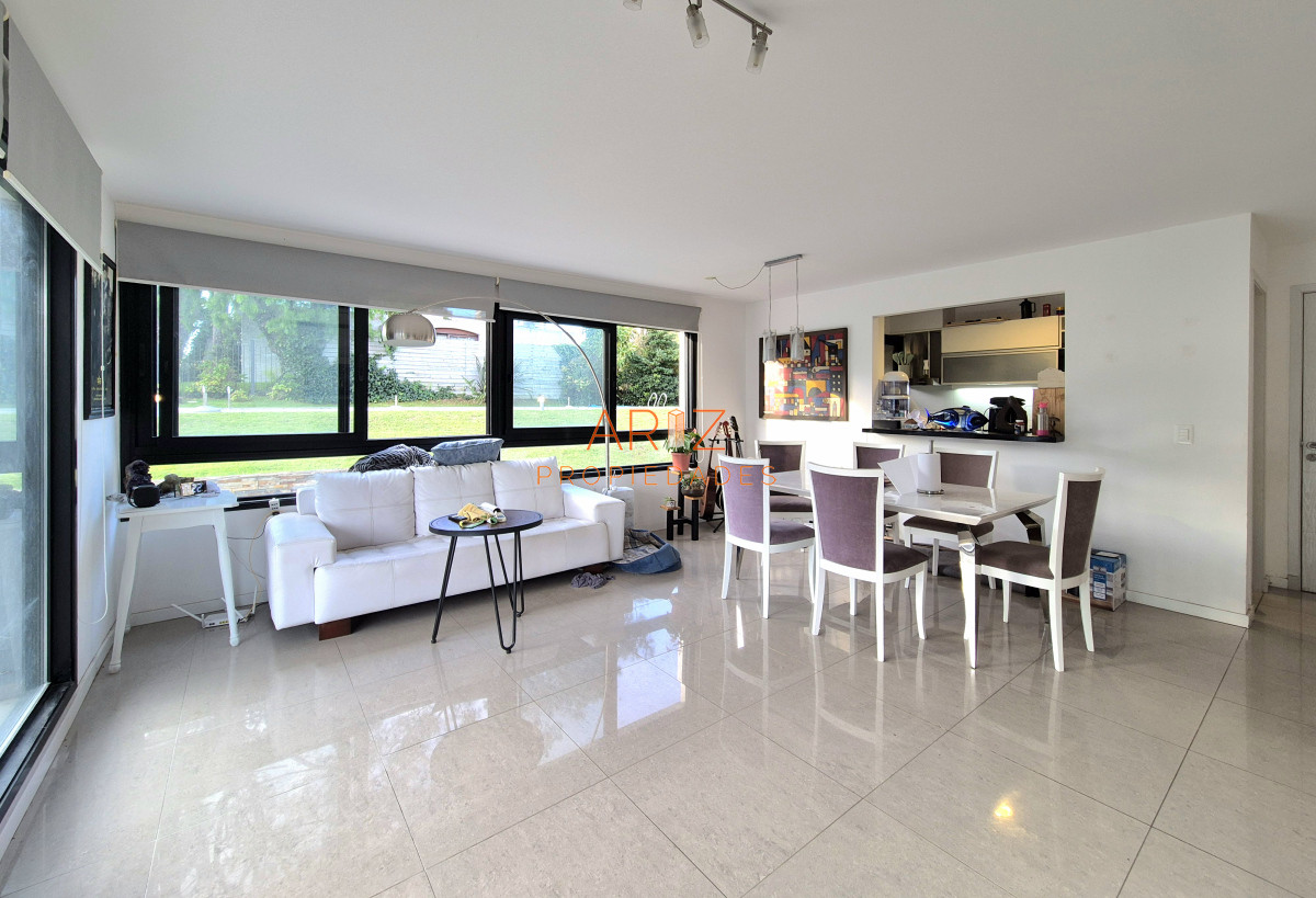 Apartamento ID.2372 - Oportunidad Apartamento 2 dormitorios moderno gran terraza cochera piscina Playa Mansa Punta del Este