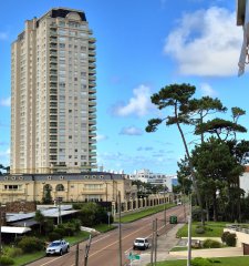 Apartamento 2 Dormitorios 2 baños terraza a metros de Playa mansa